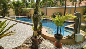 2,5 Zimmerwohnung mit Pool und Pavillon